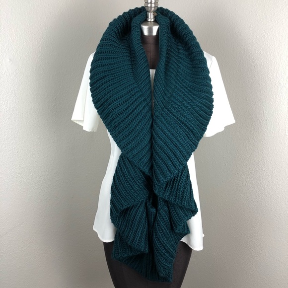 Green Chunky Knit Infinity Scarf Sweater Vest NWT - Picture 2 of 8